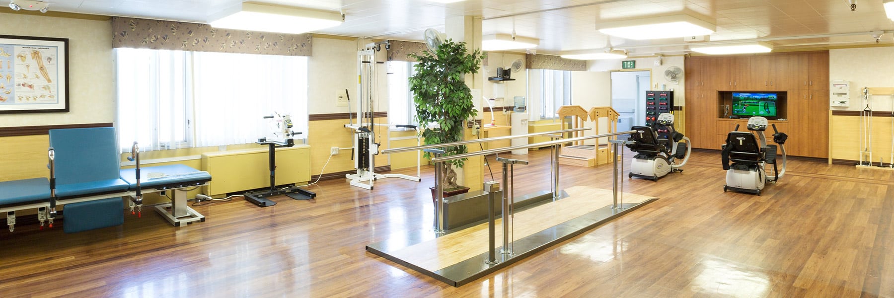 Rehab gym at Midtown Oaks Post Acute